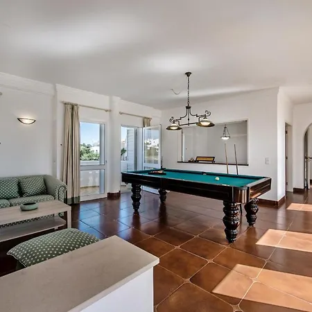 Candeias 6 Villa